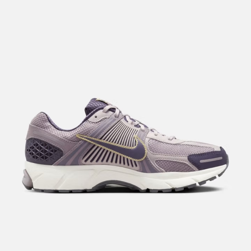 Nike's New Lightweight, Cushio - Men Shoes Must Have avaliação e preço