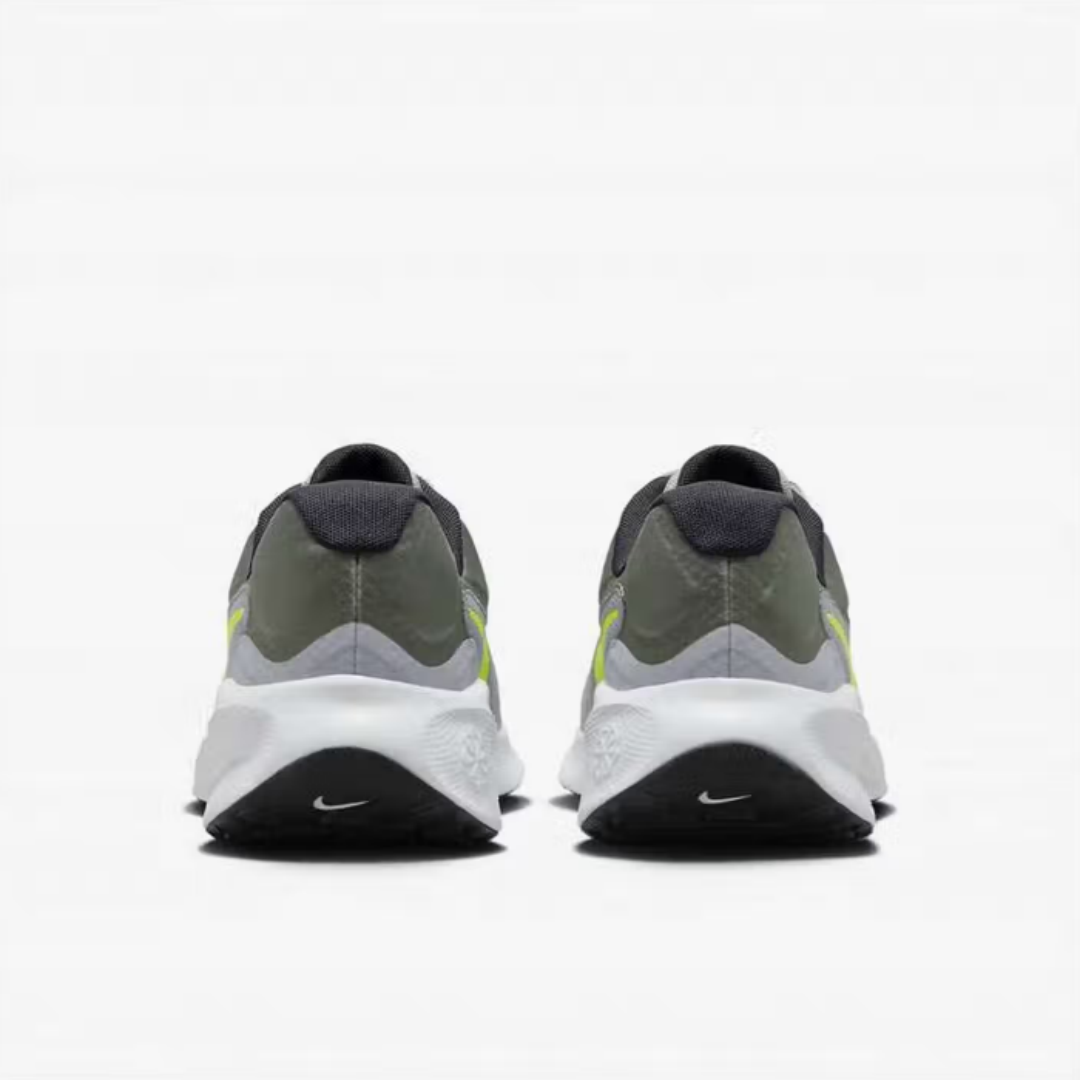 Nike's New Lightweight Soft-So - Men Shoes Must Have avaliação e preço